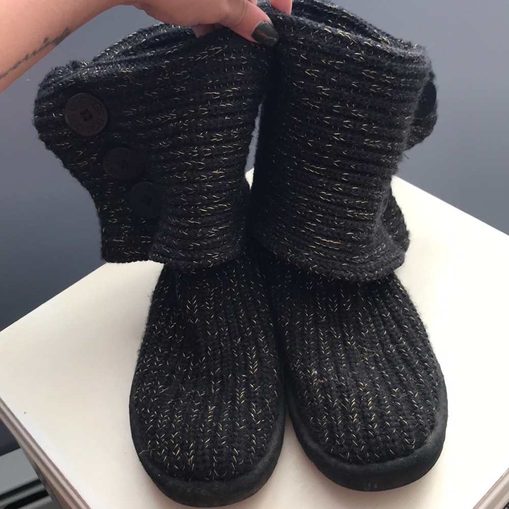 Black and gold knitted uggs